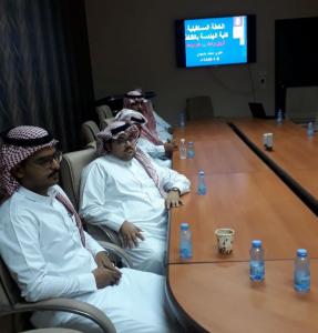 The Dean of the College of Engineering in Al-Qunfudhah Meets with the College Employees